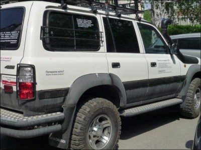 Interesnye_nadpisi_na_Toyota_Land_Cruiser_12.jpg